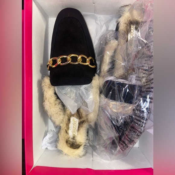 Size 10 ! Only tried on never worn ! - Picture 2 of 6